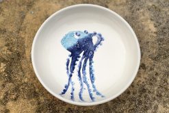 Salatschüssel mit blauem Oktopus