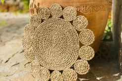 Alternative view of Salvamantel flor beige